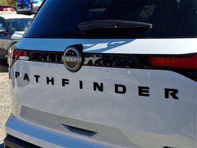 2025 Nissan Pathfinder SV