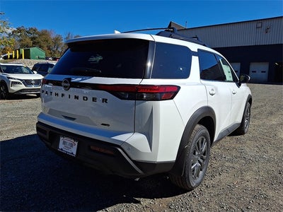 2025 Nissan Pathfinder SV