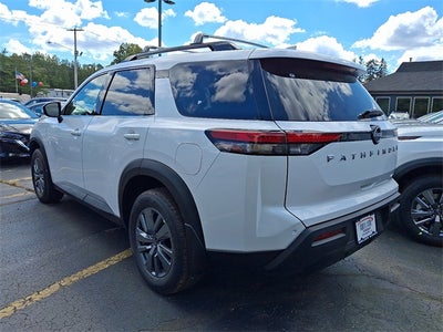 2025 Nissan Pathfinder SV