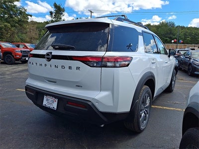 2025 Nissan Pathfinder SV