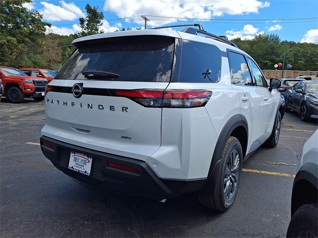 2025 Nissan Pathfinder SV