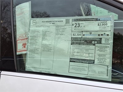 2025 Nissan Pathfinder SL
