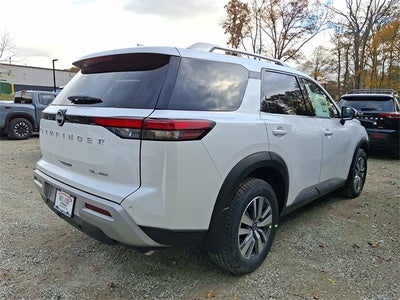 2025 Nissan Pathfinder SL