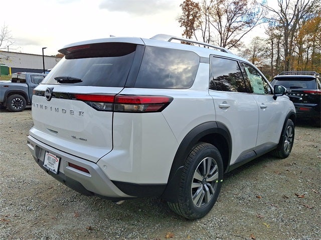 2025 Nissan Pathfinder SL