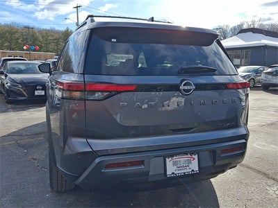 2026 Nissan Pathfinder SL