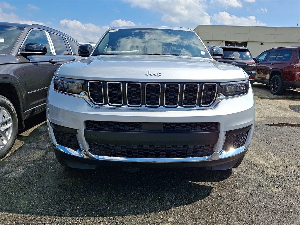 2025 Jeep Grand Cherokee Laredo X 4x4