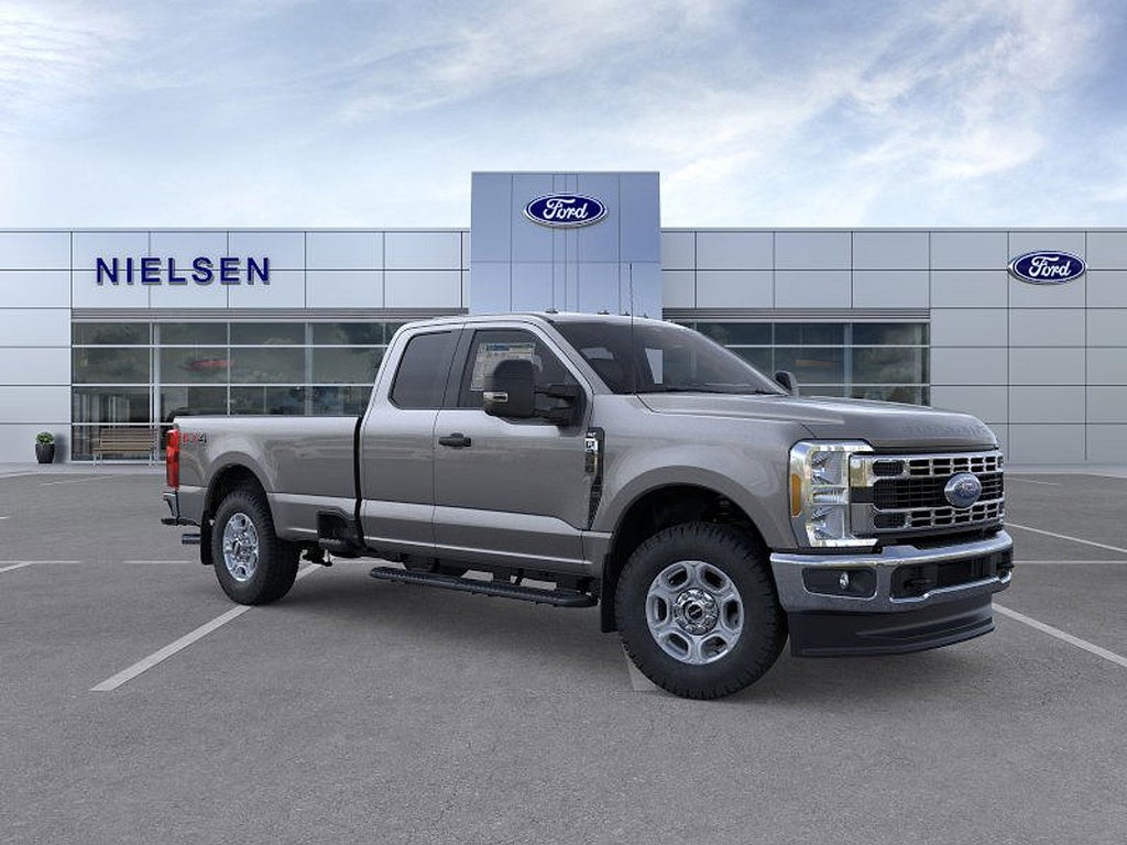 2026 Ford Super Duty F-350® XLT