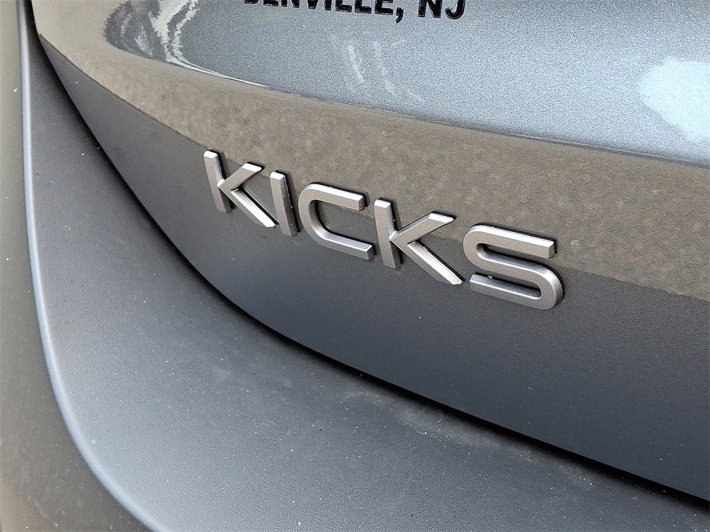 2025 Nissan Kicks SR