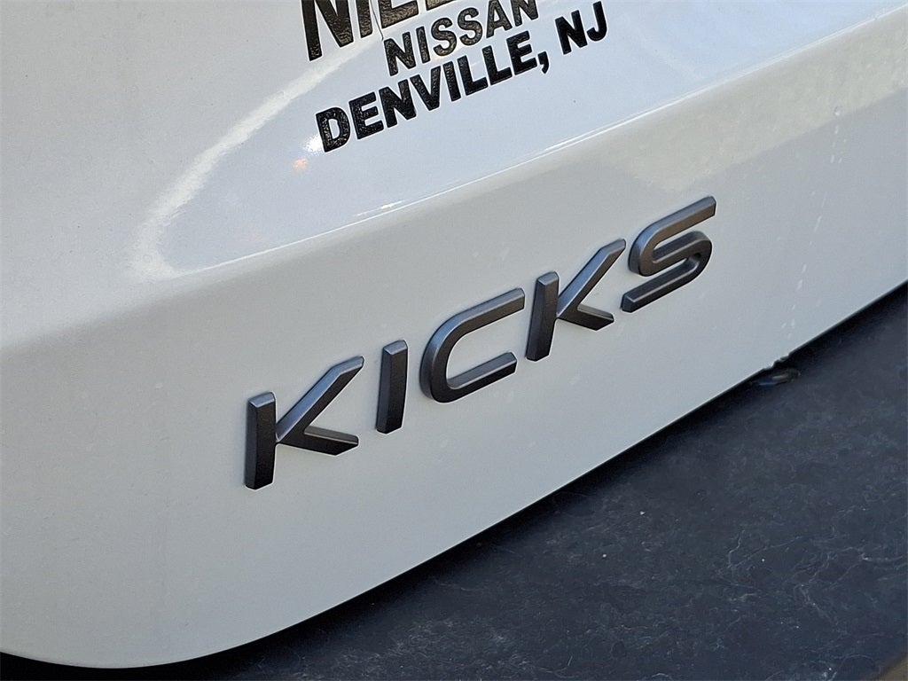 2025 Nissan Kicks SR