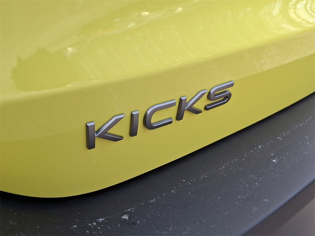 2025 Nissan Kicks SR