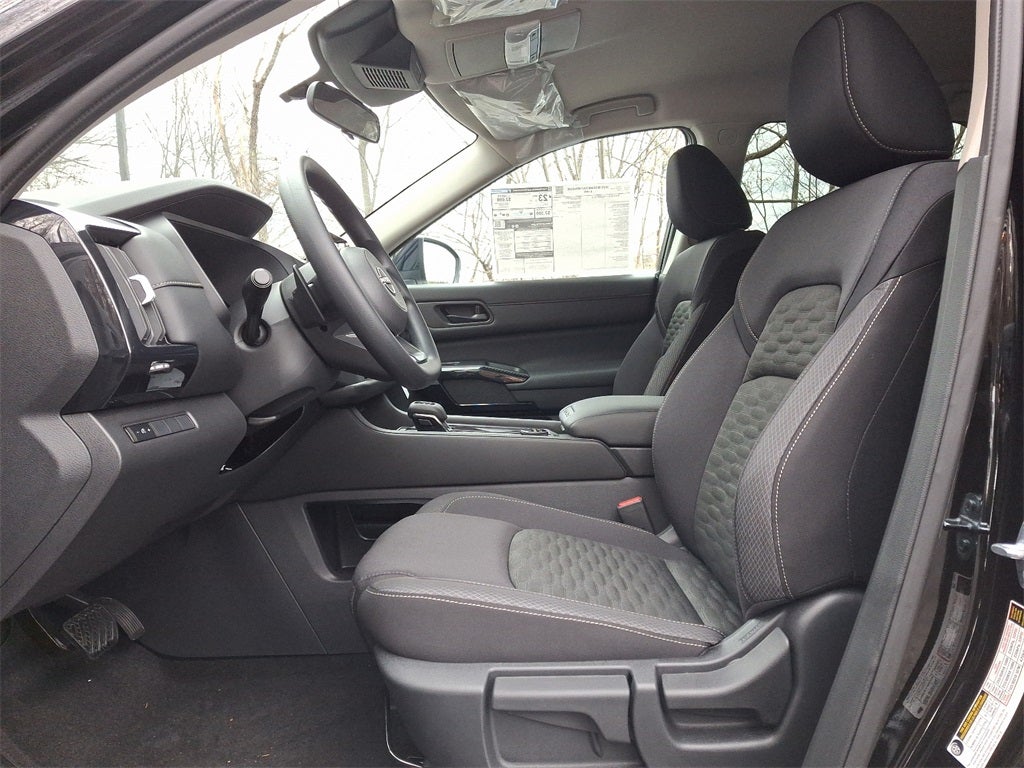 2025 Nissan Pathfinder S